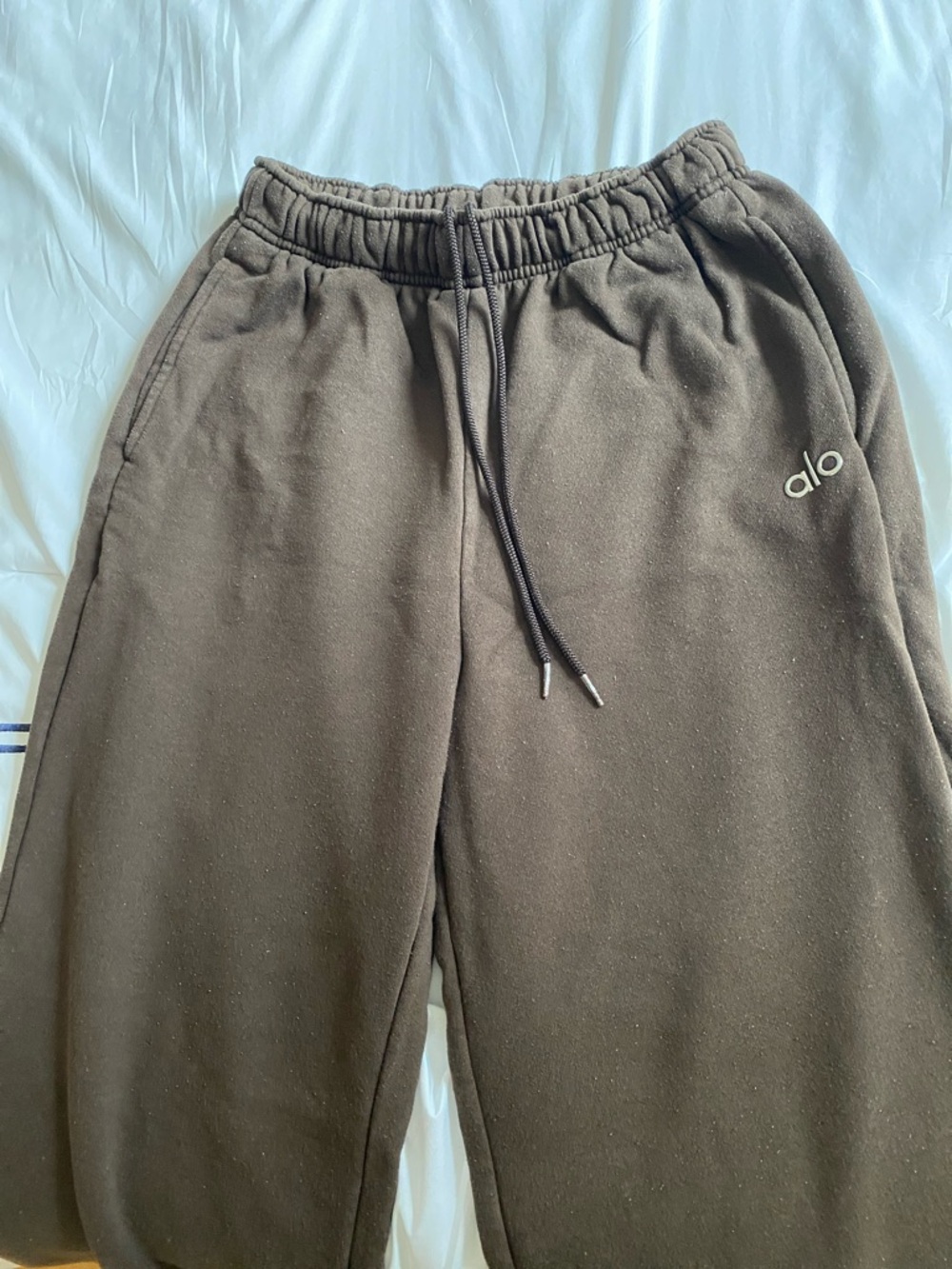 ALO Yoga Women’s Chocolate Brown Sweatpants & Crewneck Set - Picture 5 of 6